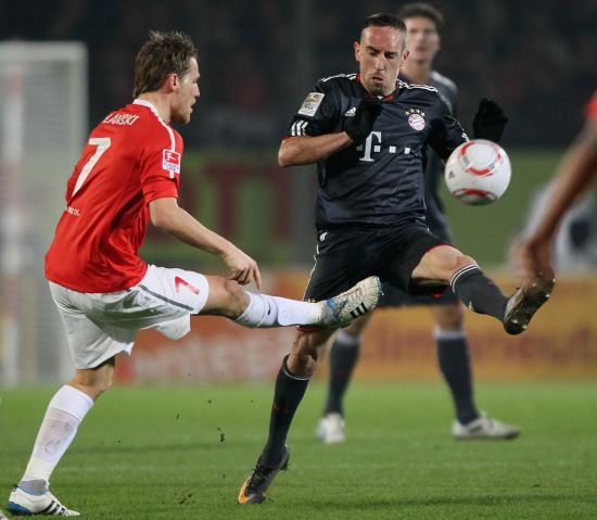 边翼收内保 边翼收内保