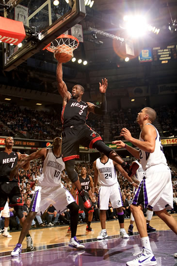 靠的是模板 靠的是模板